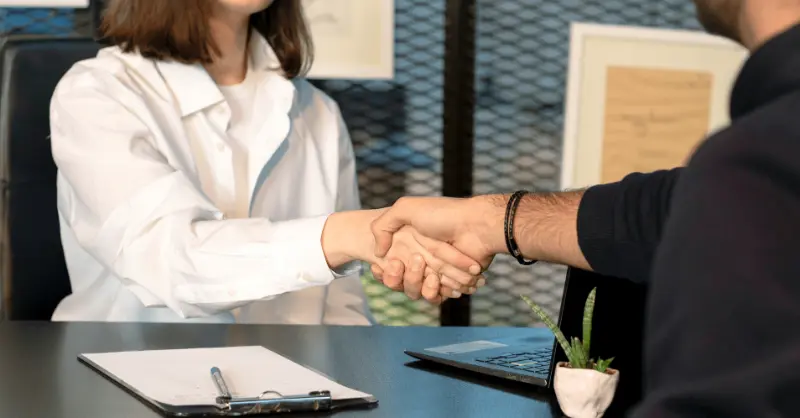 What Makes A Great Dealership Experience? Inside The Modern Car-Buying Journey 9 handsh i7kuql